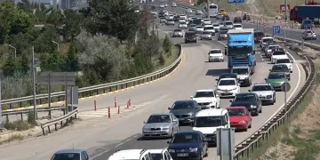 Tatilcilerin dönüş yolculuğu sürüyor