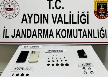 Tarihi eserleri satmak isteyince yakayı ele verdi
