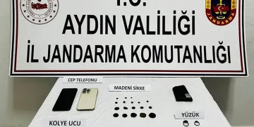 Tarihi eserleri satmak isteyince yakayı ele verdi