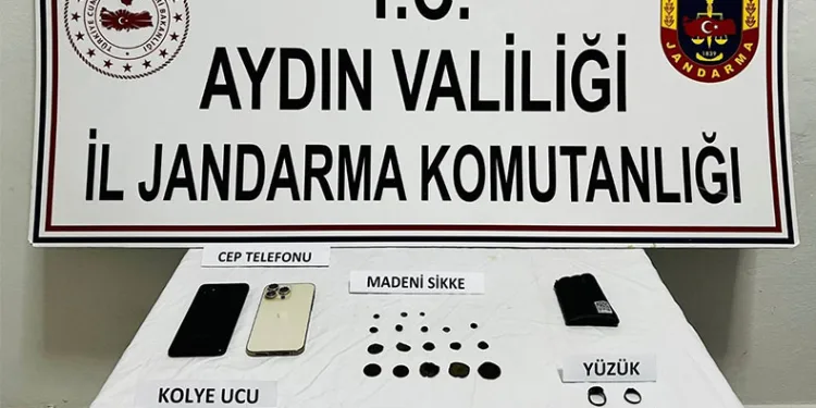 Tarihi eserleri satmak isteyince yakayı ele verdi