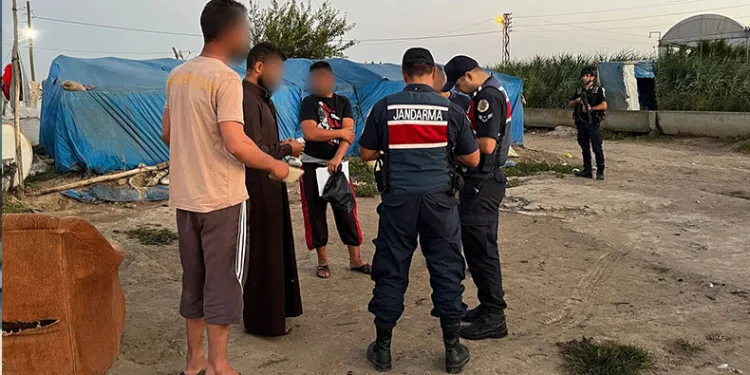 Mersin’de 12 göçmen yakalandı