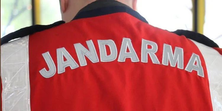 Komşusunun bahçesini kazdı, jandarmanın dikkatinden kaçamadı
