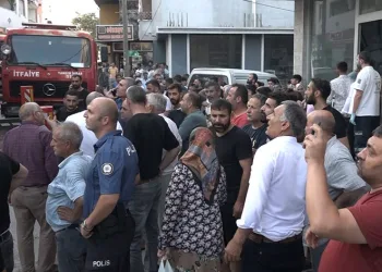 Film izler gibi yangını izlediler