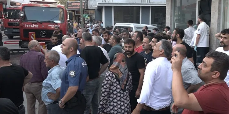 Film izler gibi yangını izlediler