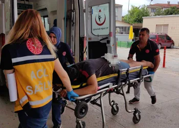 Bursa’da talihsiz olay, ahşap parçası kalçasına saplandı