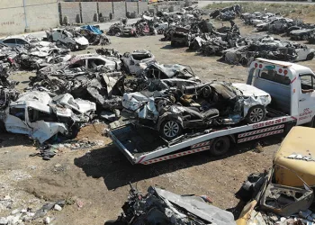 Araçlarını mezarlıktan teslim alıyorlar