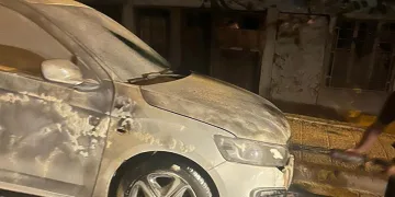 Babasının kiraladığı arabayı kundakladı