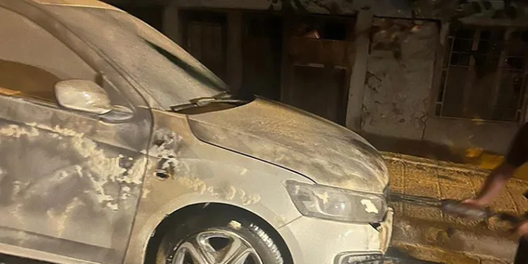 Babasının kiraladığı arabayı kundakladı