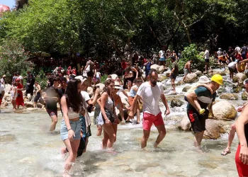 Saklıkent Kanyonunda turist bereketi