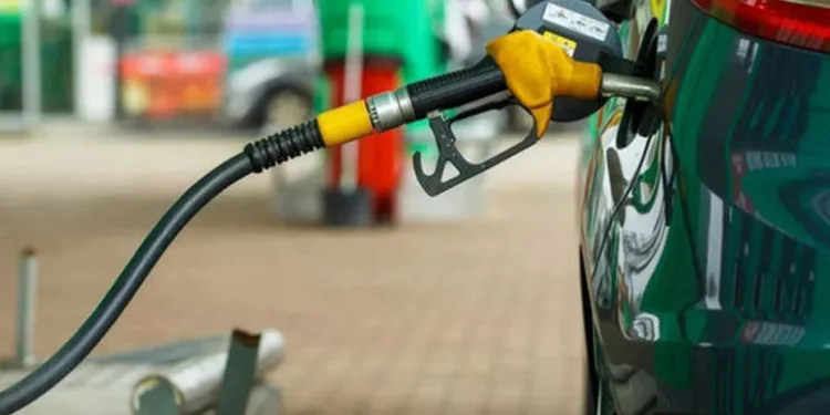 Benzin ve Motorine Çifte Zam