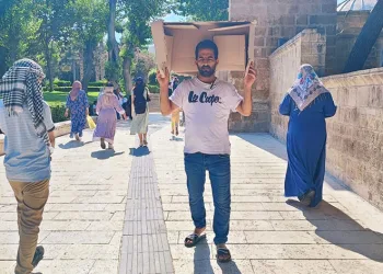 Şanlıurfalı güneşten böyle korundu