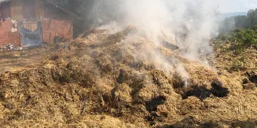 10 ton saman kül oldu