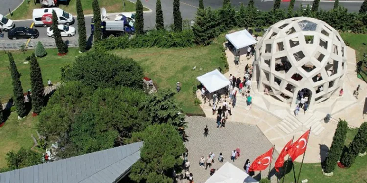 15 Temmuz Şehitler Anıtı’na ziyaret