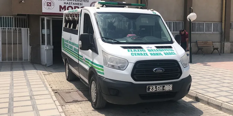 3’üncü kattan düşen çocuk hayatını kaybetti