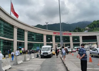Zamlar sınır kapılarında yoğunluğa neden oldu