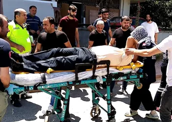 Bursa’da otomobiller kafa kafaya çarpıştı
