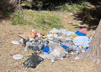 Doğa harikası çöplüğe dönüştü