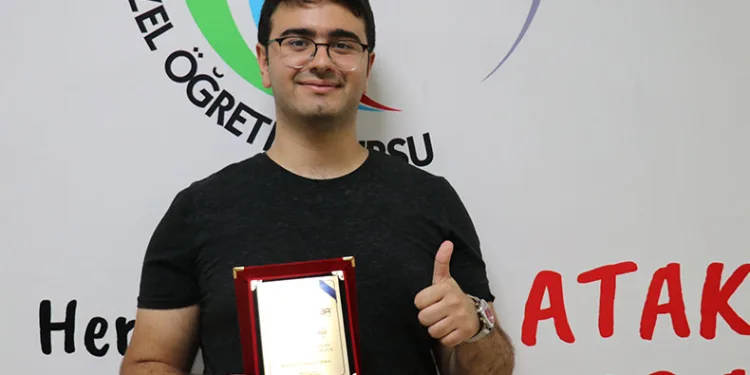 Vanlı öğrenci YKS’de ilk 100’e girmeyi başardı