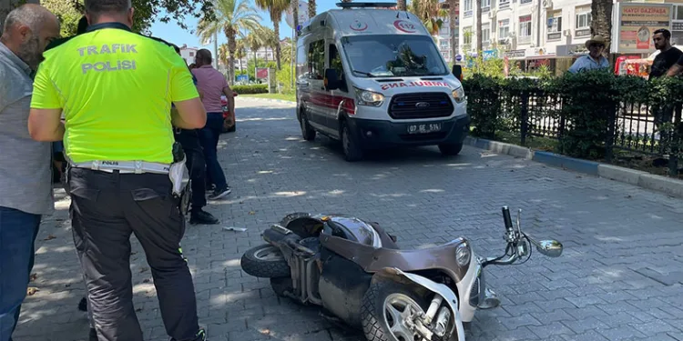 Devrilen motosikletten düşüp kafasını beton zemine çarptı