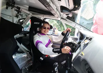 Türkiye’nin ilk engelli ralli pilotu pistlerde engel tanımıyor