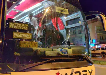Bursa’da şehirlerarası otobüsü kaza yaptı