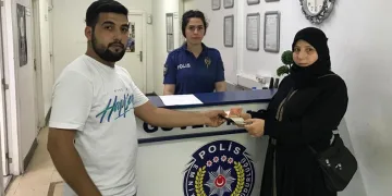 Bin 920 doları sahibine teslim etti