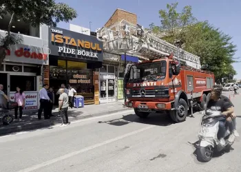 Döner salonundaki yangın kokuttu