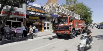 Döner salonundaki yangın kokuttu