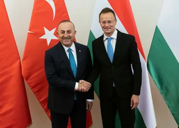 Eski Bakana ‘Liyakat Nişanı’ madalyası