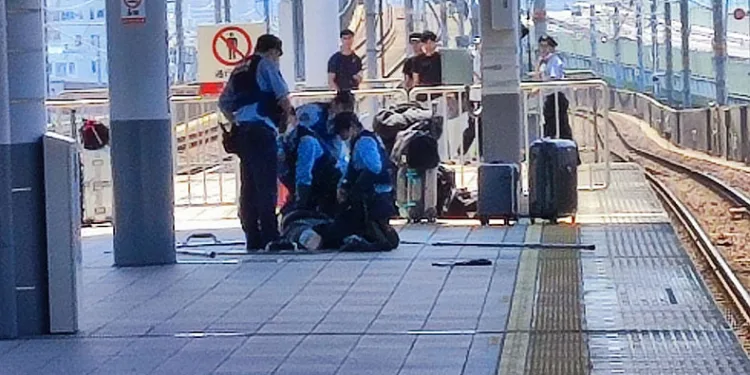 Japonya’da trende bıçaklı saldırı