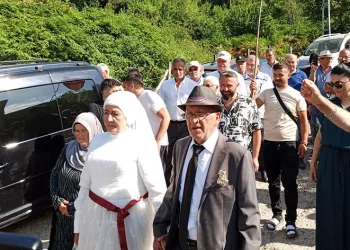 Yapamadıkları düğünü 72 yaşında yaptılar