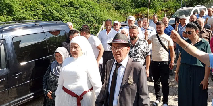 Yapamadıkları düğünü 72 yaşında yaptılar