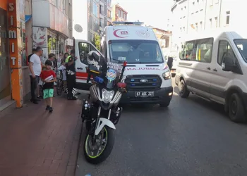Motosiklet çocuklara çarptı