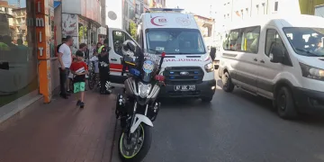 Motosiklet çocuklara çarptı