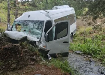 Düğün dönüşü feci kaza, ölü ve yaralılar var