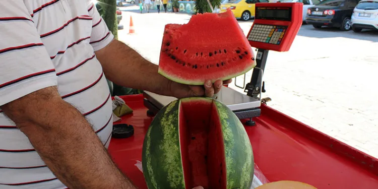 Sıcaklar vatandaşı sulu meyvelere yönlendirdi
