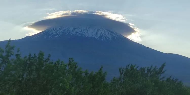 Ağrı Dağı şapkasını taktı