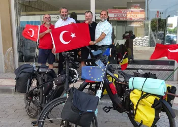 Belçika’dan Bursa’ya bisikletle geldiler
