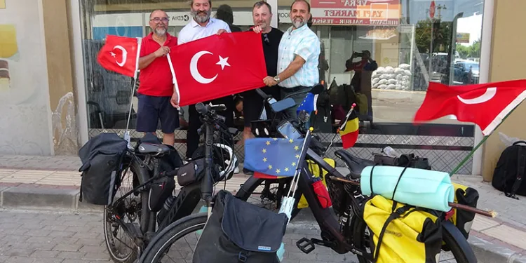 Belçika’dan Bursa’ya bisikletle geldiler