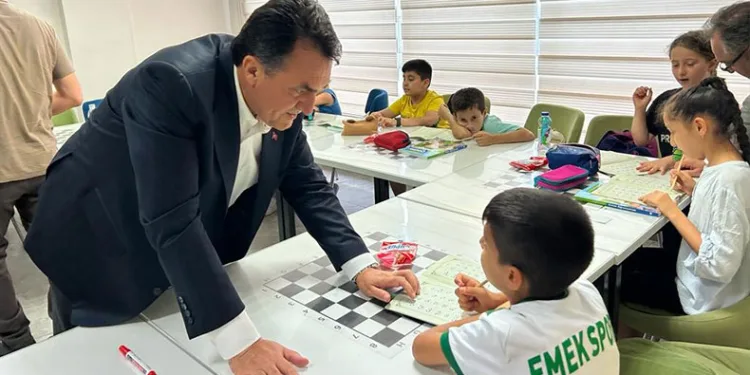 Bilgi Evleri, çocukları geleceğe hazırlıyor