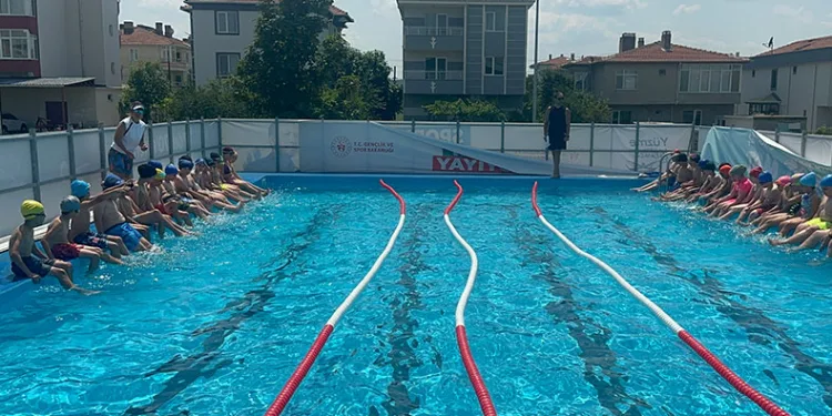 Ücretsiz yüzme kursları başladı