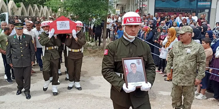 Kahramanmaraşlı şehit son yolculuğuna uğurlanıyor