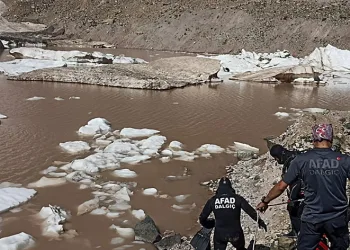 Cilo Buzullarında zorlu kurtarma çalışması