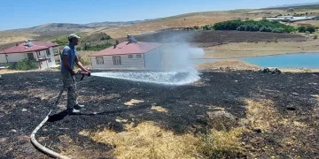 Tunceli’de otluk alanda yangın
