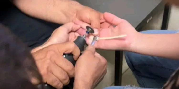 Yüzük parmağına sıkıştı, imdadına itfaiye erleri yetişti