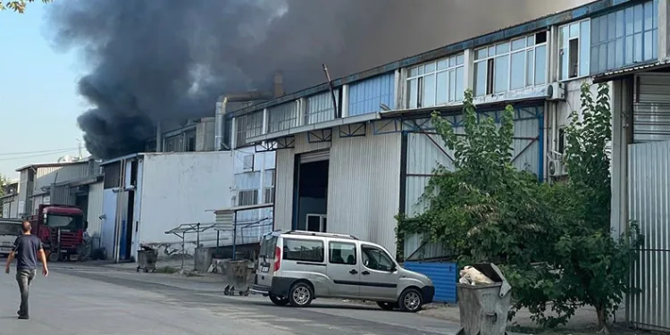 Bursa’da geri dönüşüm tesisinde korkutan yangın