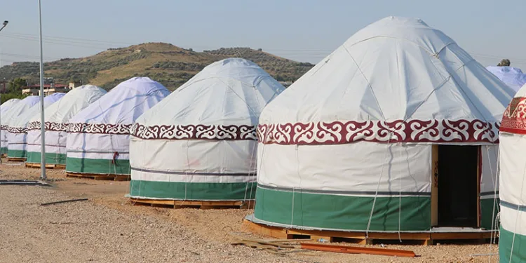 Kırgız çadırları, depremzedelere sıcak yuva olacak