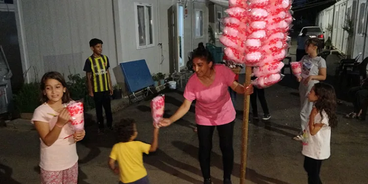 Konteyner kentteki çocukların pamuk şekercisi