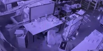 Sel anı güvenlik kamerasına yansıdı