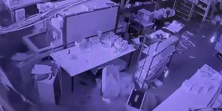 Sel anı güvenlik kamerasına yansıdı
